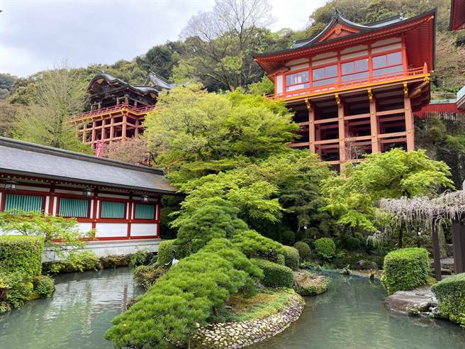 「佑德稻荷神社」是日本三大稻荷神社之一，为佐贺知名景点。（陈佑诚摄）