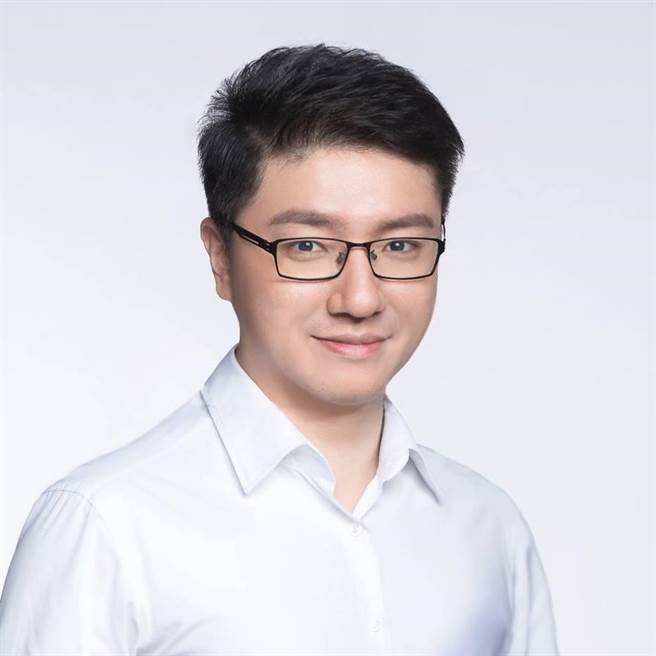 4月1日起全台平均电价调涨11％，国民党新北市中和区党部主委张智伦大酸「难道普发6000元是用来缴电费？」（张智伦提供）