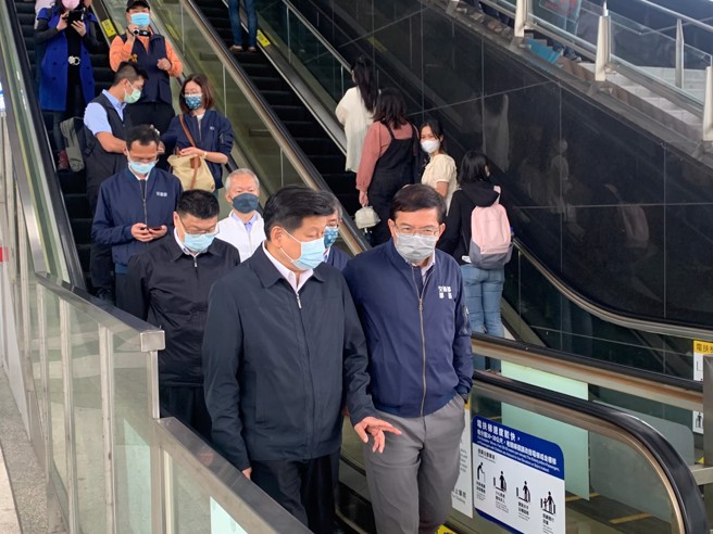 傅崐萁強調站體老舊漏水造成旅客觀感不佳，進而導致花蓮良好的觀光形象遭受打擊，目前已要求台鐵盡速辦理工程招標業務。(戴志揚翻攝)