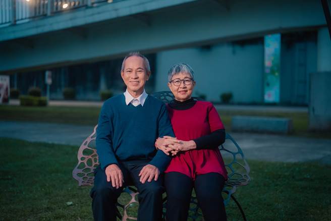 陈威全父母参演MV力挺儿子。（上行娱乐提供）