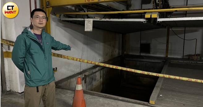 投诉人黄先生表示，社区管委会停摆一年，许多损坏的设备无法修缮，现在又面临闹双胞，担心社区正常运作遥遥无期。（图／陆运陞摄）