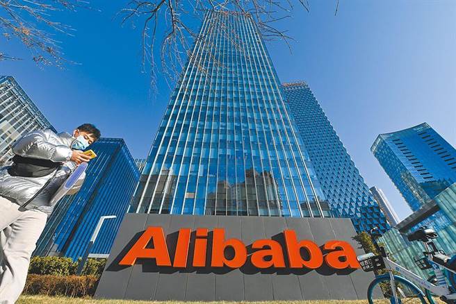 阿里雲11日宣布推出自家AI大語言模型「通義千問」，阿里巴巴集團董事會主席兼CEO張勇表示，未來阿里所有產品都將接入「通義千問」。（中新社）