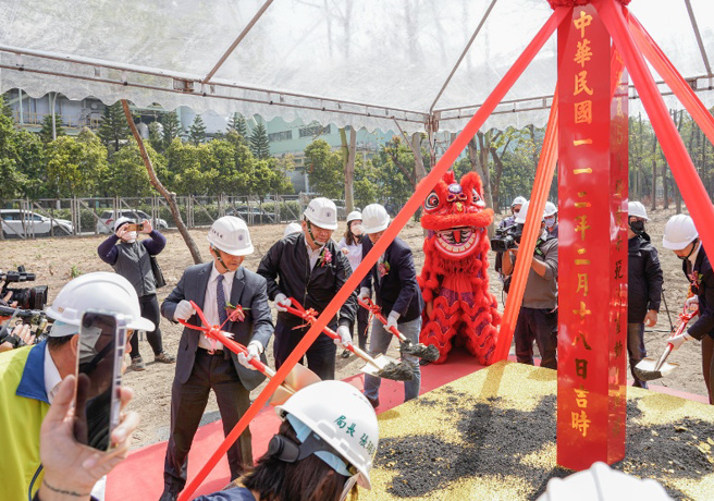 兴达电厂做为国内首座燃气混氢示范基地，代表着台湾迈向2050年净零排放的国家目标中，在能源转型上的一个里程碑，甚至有可能改变台电是能源部门「台湾第一大排碳户」的事实。（图/ 远见提供）