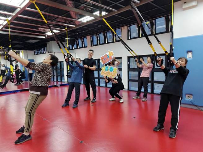 新竹市政府開辦、能幫長輩找回青春活力的「高年級生俱樂部」系列課程即起再受理報名，一起來變年輕吧。（新竹市政府提供／陳育賢新竹傳真）