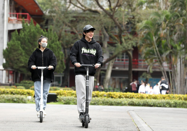 继电动车、电动自行车之后，电动滑板车有望成为新一波主流。根据数据网站Statista的分析，2020年，全球电动滑板车的销售量已超过360万辆，预计2025年可再增长将近四倍。（图/ 远见提供）
