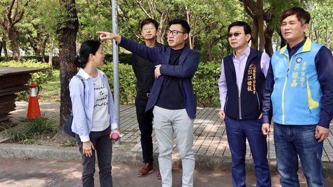 立委江啟臣希望客委會能藉由浪漫台3線藝術季的活動，讓在地音樂人的優秀作品，再次在東勢傳唱。（陳淑娥攝）