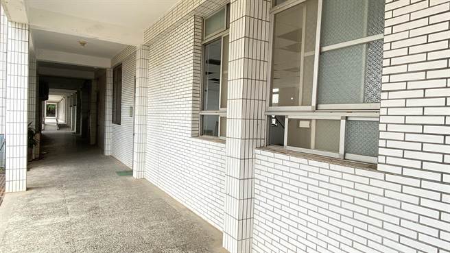 金门地区惊传某国中学生携带弹簧刀上学，课间拿出嘻闹不慎伤人意外，校园治安亮起红灯。(于家麒摄)