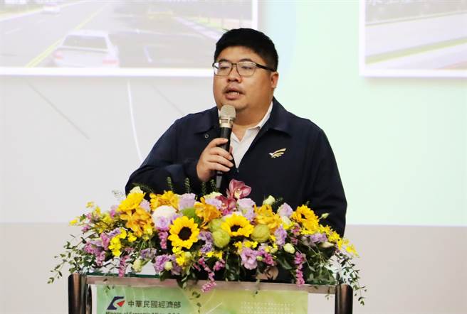 現任立委蔡易餘確定獲民進黨提名競選連任，表示非常感謝中央黨部以及協調小組這段時間對於團結嘉義所做的努力。（呂妍庭攝）