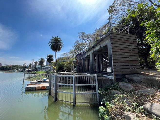 內惟埤早期藉由洲仔洋圳流至蓮池潭，再由蓮池潭以前鋒圳、龜頭涵圳、三圳等與內惟埤相連。（高雄市水利局提供）