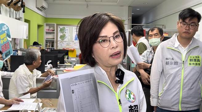 賴惠員澄清，她所出版的競選文宣品價值都不超過30元，也有相關收據和發票可以證明。（張毓翎攝）