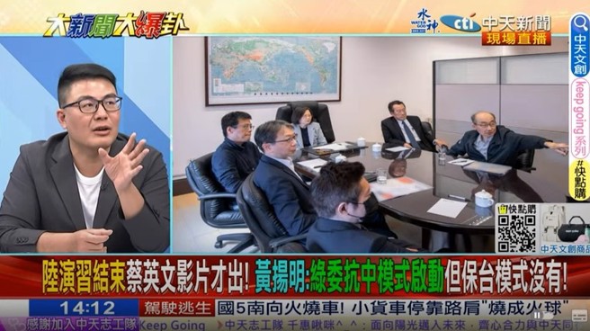 媒体人黄扬明指出，总统府对于国防议题是「以政领军」、「政治领导专业」。(翻摄自大新闻大报卦YouTube)