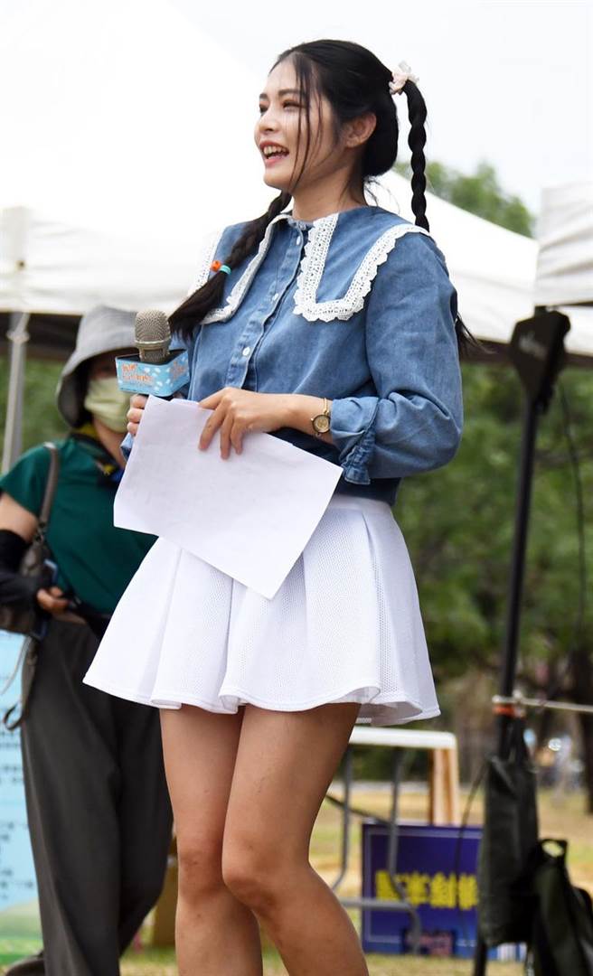 为了信守承诺，台东知名活动主持人秀秀请大家帮忙找这位爸爸。（庄哲权摄）