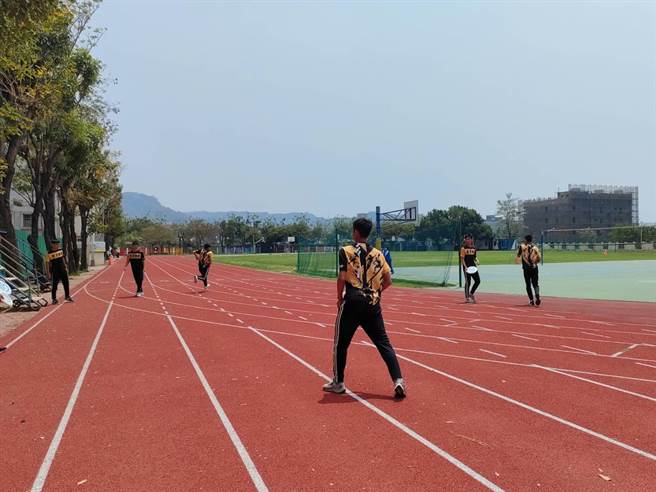 台中長億高中校內直線100公尺跑道翻修落成，11日啟用，盼提供選手更安全的訓練環境。（潘虹恩攝）