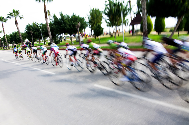 大馬女子沈可婷開車回家時，意外撞死8名飆風競速的單車少年（示意圖／shutterstock）