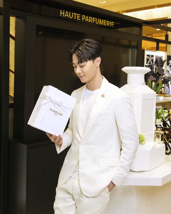 施柏宇工作中不太喷香水，担心对方鼻子会过敏。（法国娇兰提供）