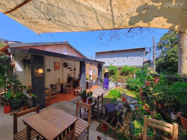 種滿了花草的庭院。（圖／行遍天下提供）