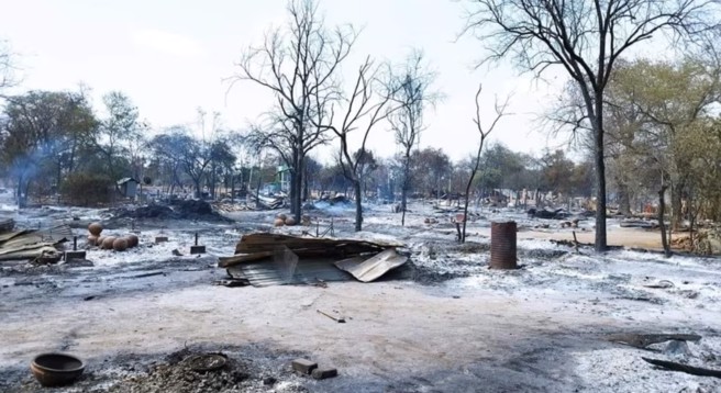 缅甸军政府派战机空袭反抗村镇，现场一片狼籍。(图/Twitter) 