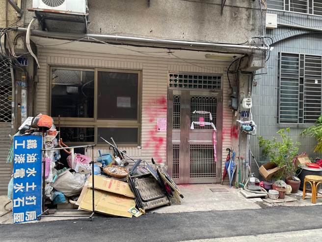 台中露宿家门前的陈姓阿嬷，为要回房子还曾跟媳、孙对簿公堂。（资料照片）