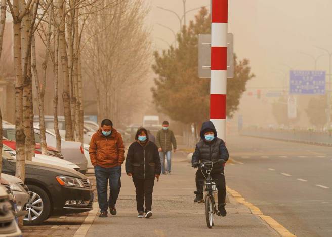 沙塵跨過長江！大陸北方多地能見度好轉，京津冀等地警惕沙塵回流。（示意圖／中新社資料照片）