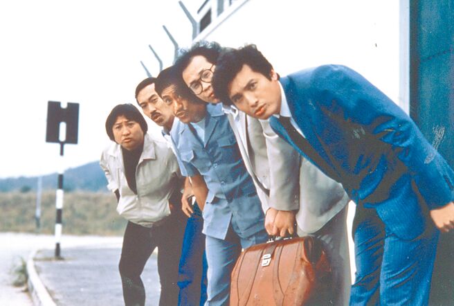1983年上映的《奇谋妙计五福星》，由洪金宝（左起）、冯淬帆、吴耀汉、岑建勋、秦祥林主演。（资料照片）