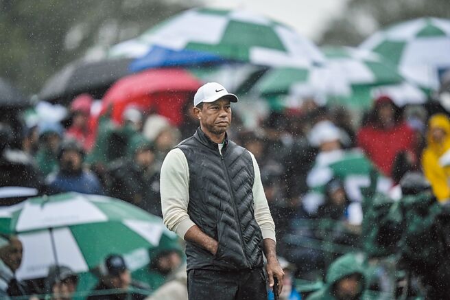 高尔夫老虎伍兹伤退生涯首次未比完名人赛