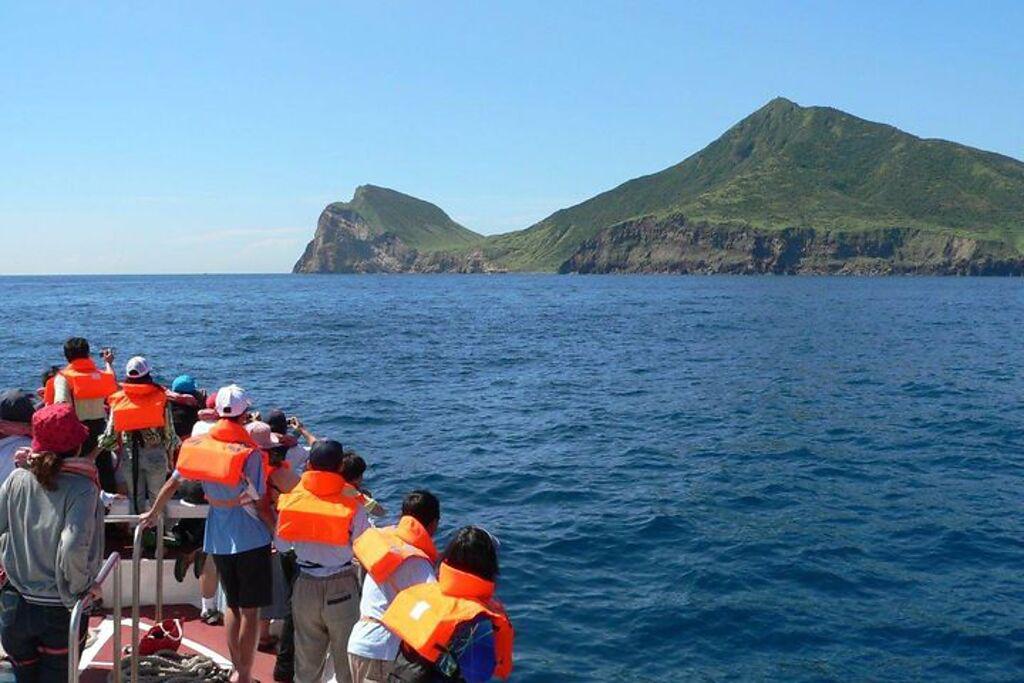 ▲龜山島享有宜蘭外海「最美綠寶石」之稱。　圖：東北角管理處／提供