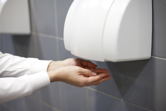 洗完手用烘手機反而更髒？女做細菌實驗 結果超驚人
