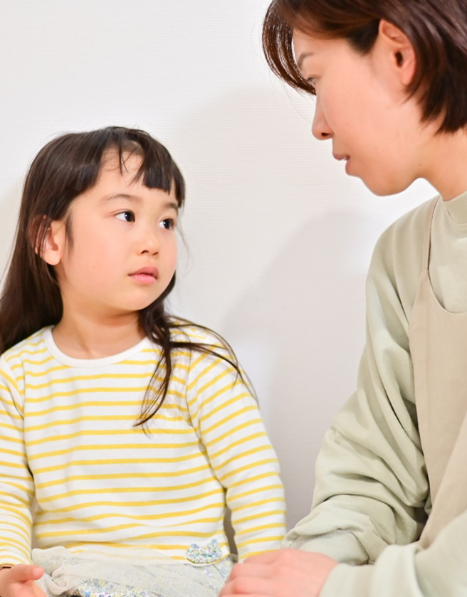 大人也有情绪，面对爱搞破坏、暴走的孩子，也会受到影响。但OT莉莉提醒家长，千万不要被孩子的行为勾起自己的情绪，进而出现比他们更激烈的反应。(图/ 婴儿与母亲提供）