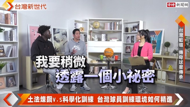 中华民国篮球协会秘书长李云翔于节目中透露阿巴西的小秘密。(中时新闻网摄)