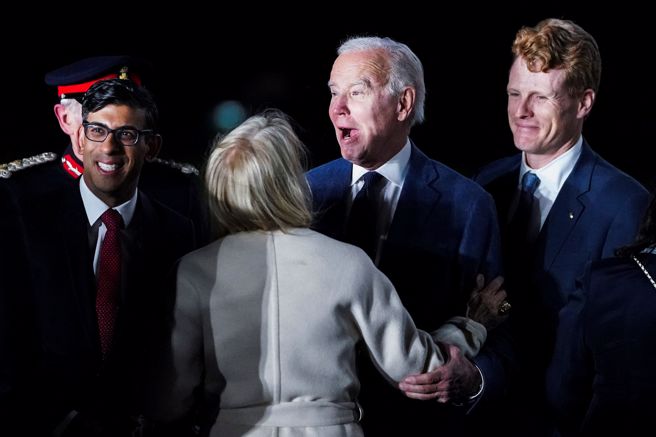 拜登是10年來首位訪問北愛的美國總統。北愛的民主聯盟黨（Democratic Unionist Party）表示，拜登的訪問不會施壓民主聯盟黨結束對後脫歐貿易規定的抗議。(圖/路透社)