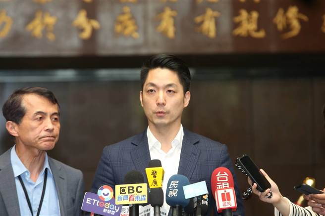 外界关注国民党2024总统人选，党主席朱立伦昨松口表示，已经准备好了，会在最适当的时机宣布徵召。对此，台北市长蒋万安今下午也将出席中常会，当被问及，是否支持党中央徵召新北市长侯友宜？他仅低调表示，支持国民党提名的候选人。（王英豪摄）