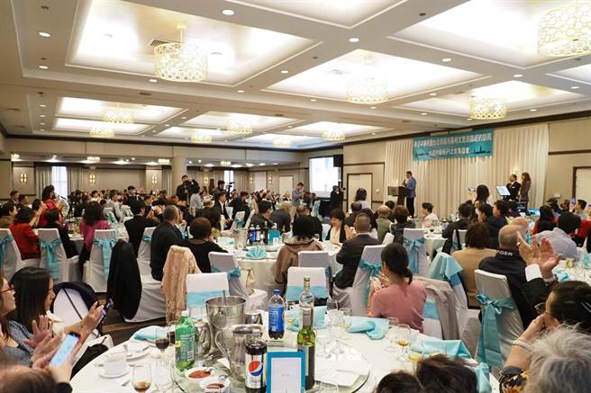 台湾民眾党主席柯文哲展开20天的访美行程，他于美东时间11日晚间18时，参加「大纽约区柯P之友」举办的侨宴。（民眾党提供／杨亚璇台北传真）