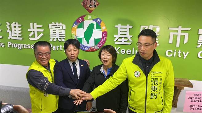 民進黨基隆市黨部表示，將自4月17日起，展開兩階段的全民調立委初選。左起為民進黨基市黨部主委蘇仁和、市議員張之豪、鄭文婷、張秉鈞。（民進黨基隆市黨部提供／張志康基隆傳真）