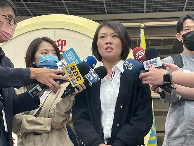 對於民進黨團明日是否杯葛台北市長蔣萬安，民進黨團總召簡舒培說，「我們一定會做一個盡忠職守的在野黨的角色」。（劉彥宜攝）