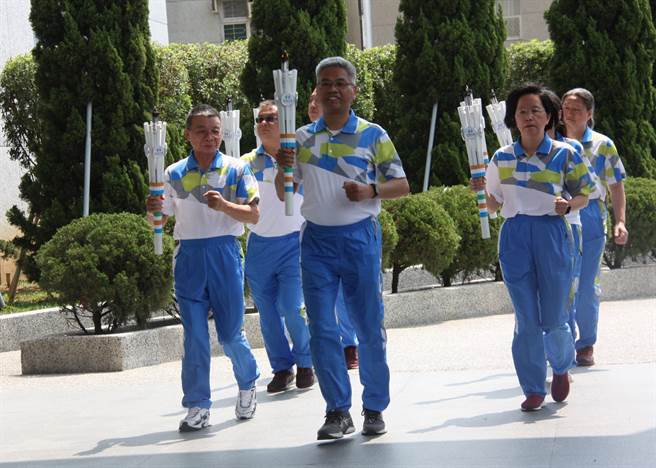 新竹聖火隊抵達苗栗。（苗栗縣政府提供／李京昇苗栗傳真）