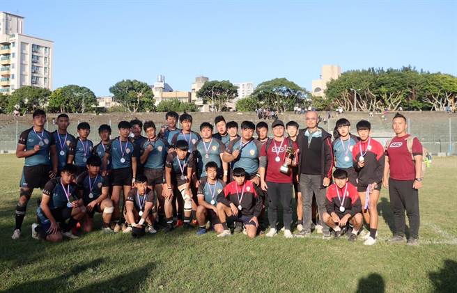 桃园市观音高中橄榄球队今年于全国15人制锦标赛拿下全国亚军。（观音高中提供／蔡明亘桃园传真）