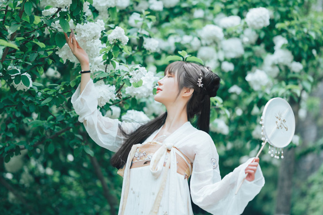 东汉女子邓绥个性温柔贤淑，却因此被阴皇后讨厌，甚至做法事诅咒她，最后阴皇后遭废，皇帝改立邓绥为新后。(示意图/达志影像)