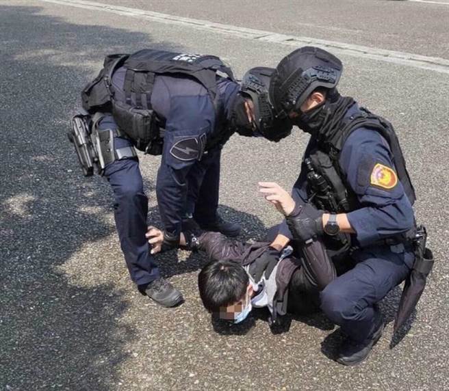 台版柬埔寨幕後首腦「藍道」杜承哲涉犯私刑拘禁致死等罪，士林地院向法院聲請羈押禁見。（翻攝畫面）