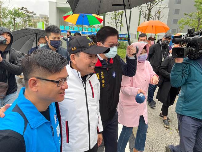 新北市第11选区国民党立委初选呈现「内战」，刘哲彰（左下）将挑战罗明才（图中）。（王扬杰摄）