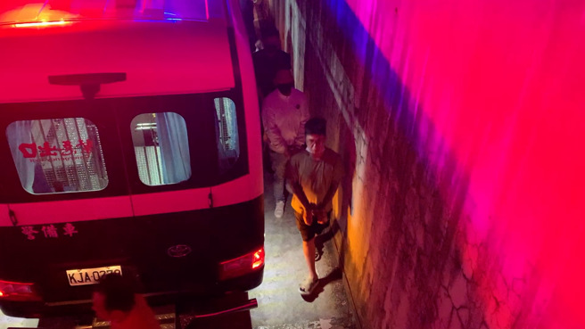 台版柬埔寨詐團幹部「泰勒」薛隆廷涉犯私刑拘禁致死等罪，士林地院向法院聲請羈押禁見。（李文正攝）