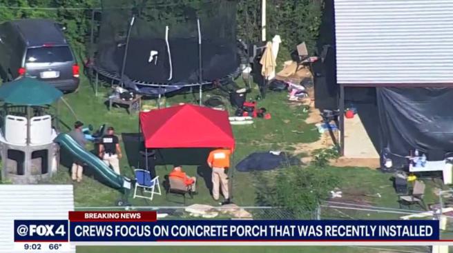 警方人员切开水泥地并挖掘底下土壤。