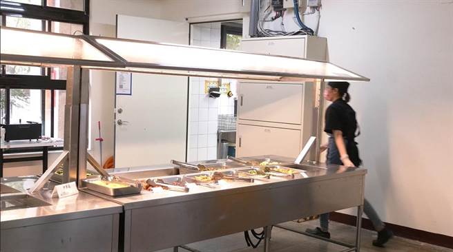 民眾上网爆料国立台东大学校内自助餐价格不斐。（读者提供／蔡旻妤台东传真）