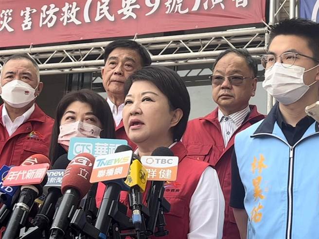 大陸對台灣產品展開貿易壁壘調查，台中市長盧秀燕13日出席民安9號演習表示，此舉對台灣的整體經濟情勢會造成多大的衝擊，將持續觀察、了解與評估。（潘虹恩攝）