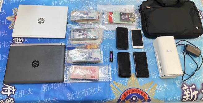 警方查扣虛擬貨幣錢包、帳戶存摺及筆電證物。（警方提供）