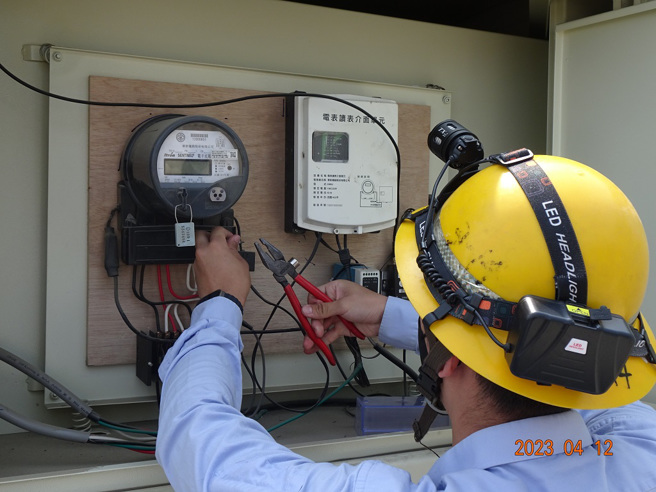 中市府展现执法决心 处高污染非法工厂断水电。（图/ 台中市政府经济发展局提供）