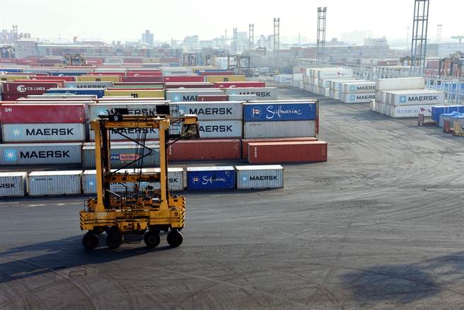 大陸外貿出口在3月終止「連4黑」，但台灣Q1出口大陸的衰退幅度接近3成。（達志影像）