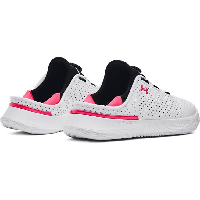 UA FLOW SlipSpeed休閒訓練鞋能夠一秒變成拖鞋，隨性穿梭各種場合。（UNDER ARMOUR提供）