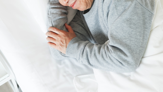 一名女网友表示，公婆到他们租屋处过夜作客，没想到返家后竟抱怨不是睡主卧。（图／示意图，达志影像）