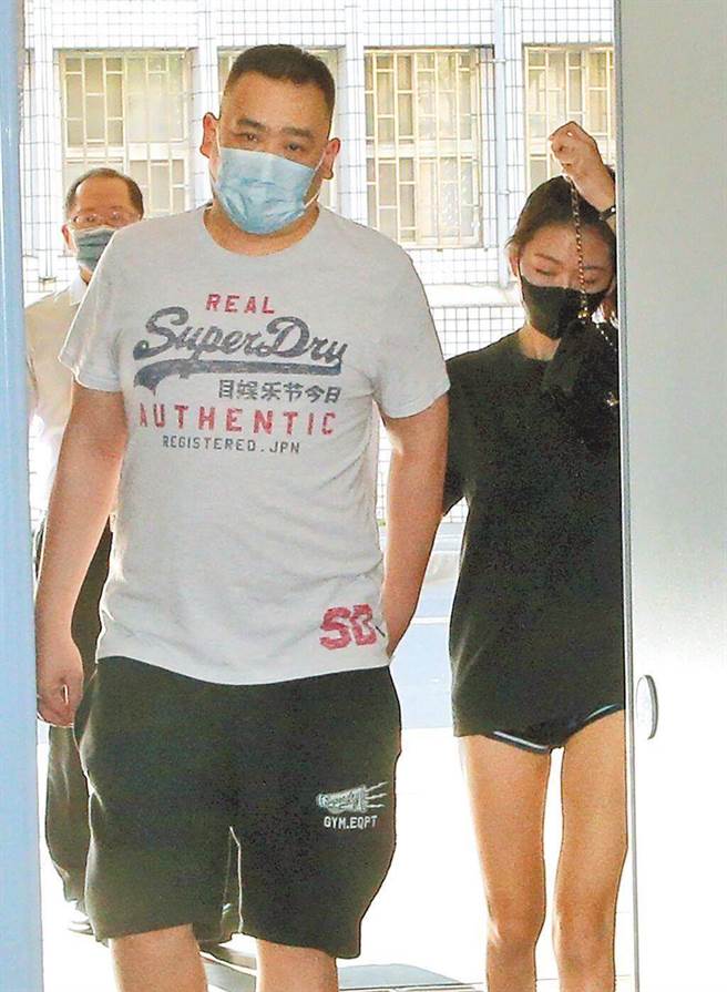 涉犯拐卖国人到柬埔寨，李振豪（左）本报资料照片