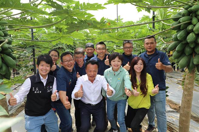 经过1年多环境数据收集累积，今举办成果观摩会， 展现悠沃农场智慧导入的成果。（吕妍庭摄）